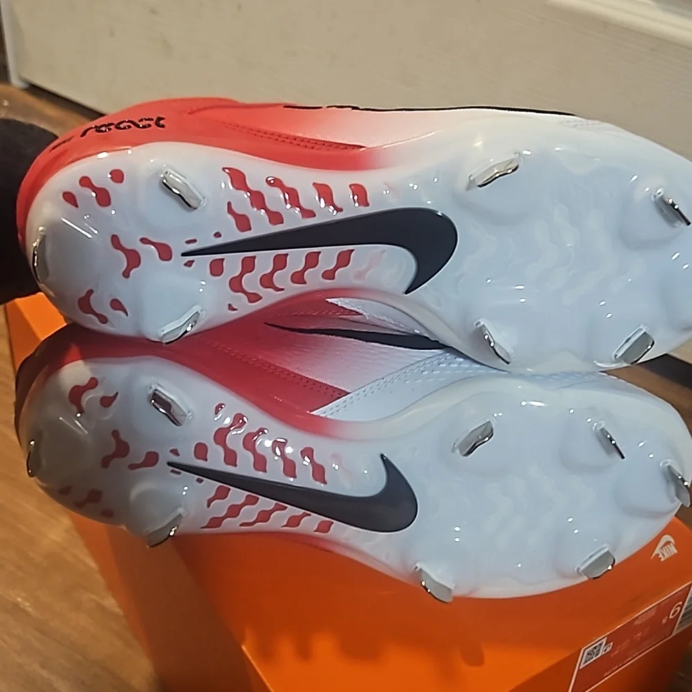 Nike Women's Hyperdiamond 4 Elite Metal Fastpitch Softball Cleats: RED: NIB: 9.5